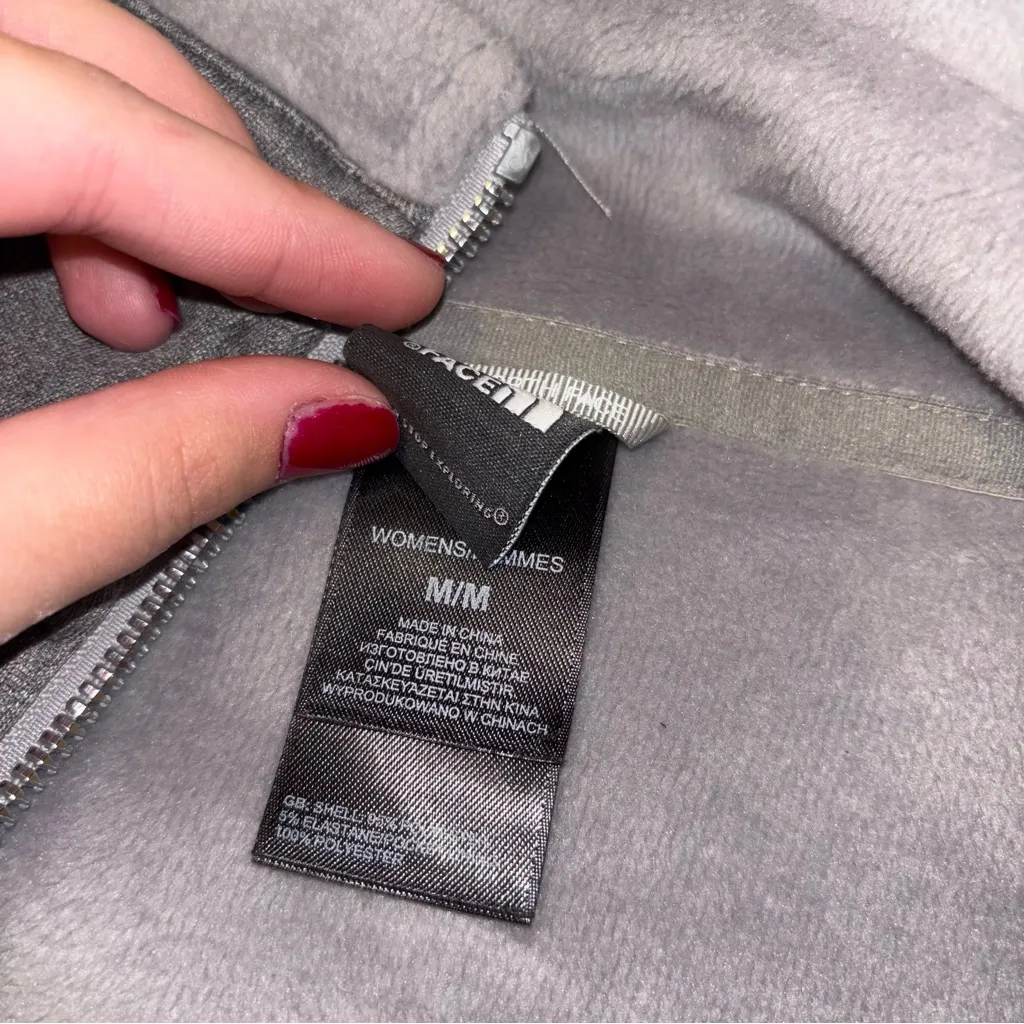 Gray north face fleece - Image 3