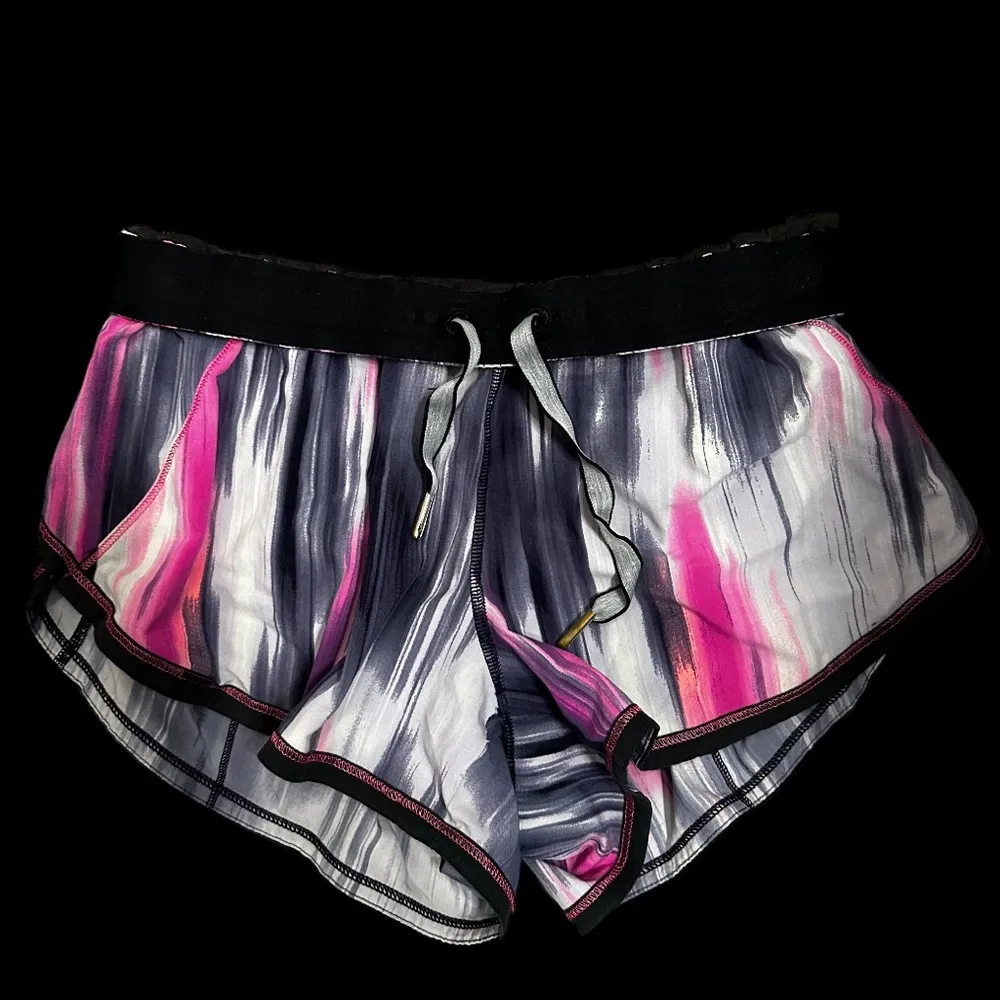 Lululemon roll down mirage shorts - Image 8