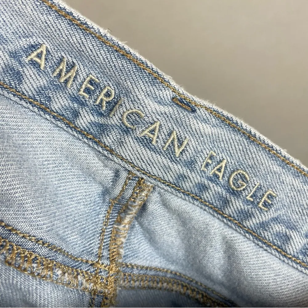 American Eagle Jeans AEO High Rise Mom Size 4 Regular Light Wash Distressed Blue - Image 9