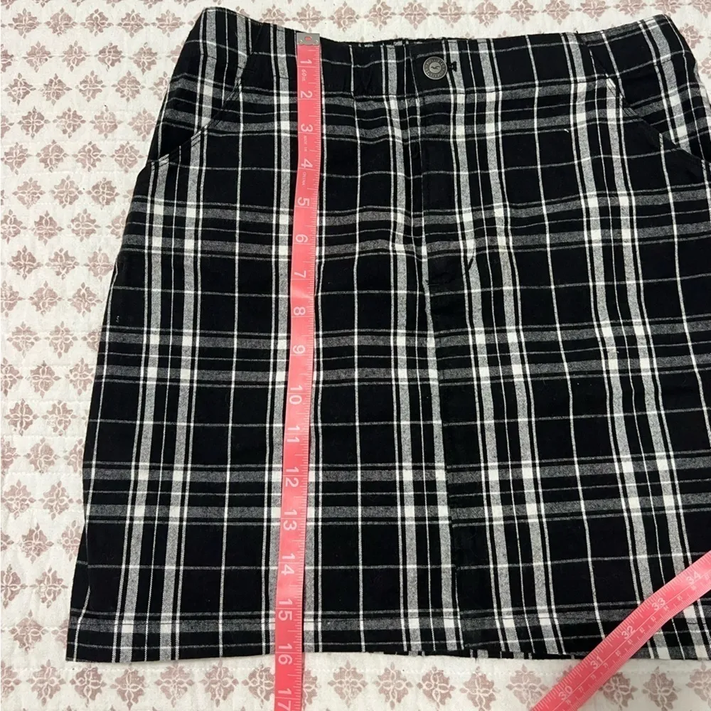 Hollister Black White Plaid Mini Skirt Size Small - Image 10