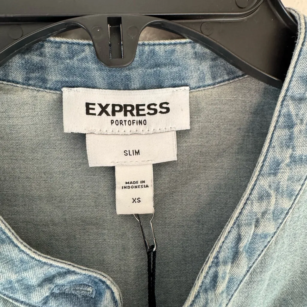 NWT Express Portofino Women's Light Blue Denim Blouse Top Puff Sleeves - Image 6