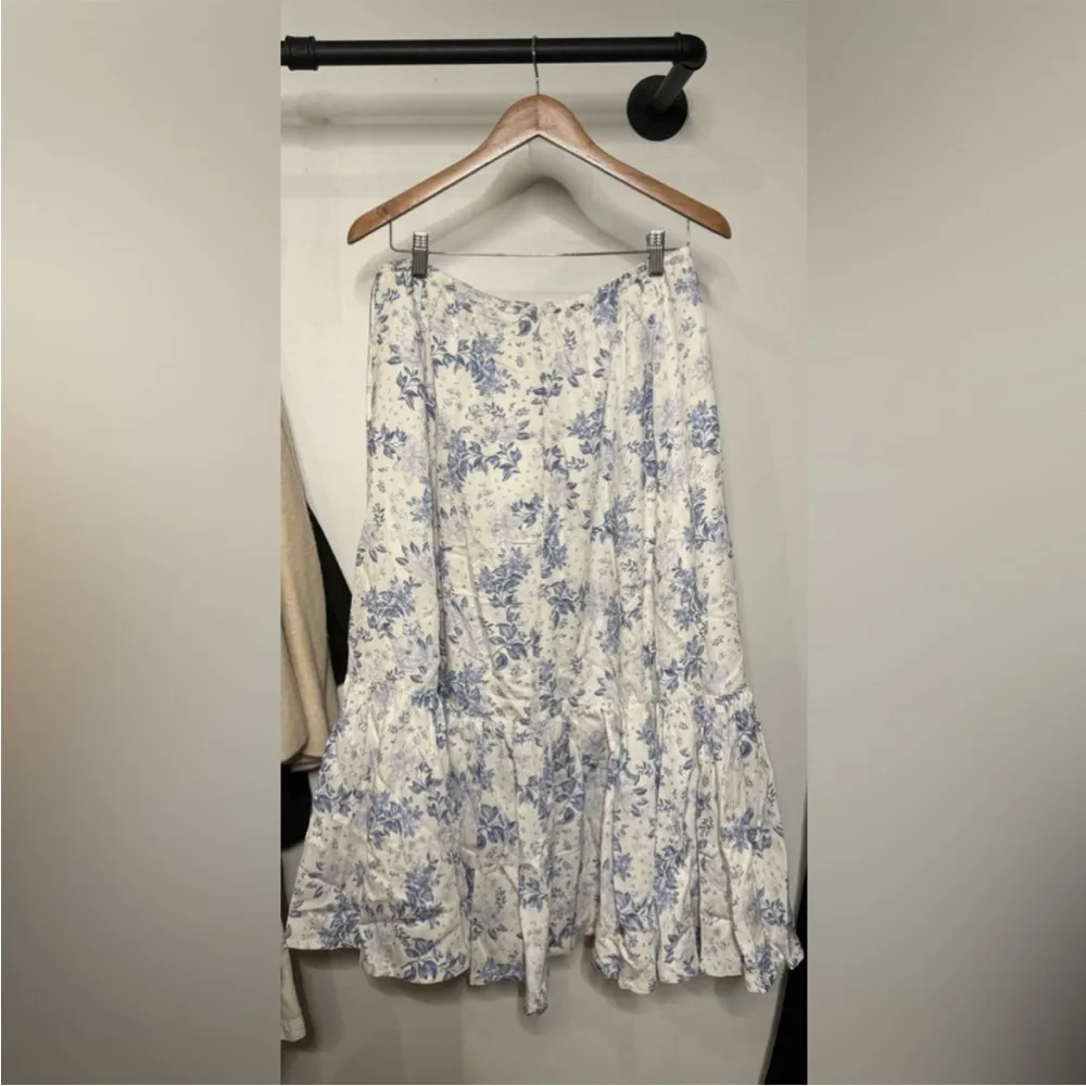 House Of CB  Aitana Blue Print Midi Skirt - Image 8