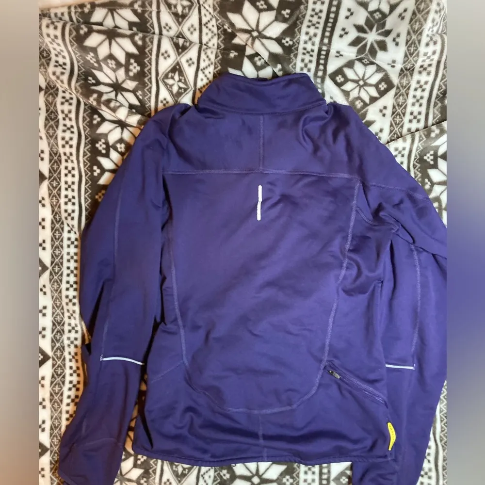 Nike Livestrong running jacket Medium - Image 2