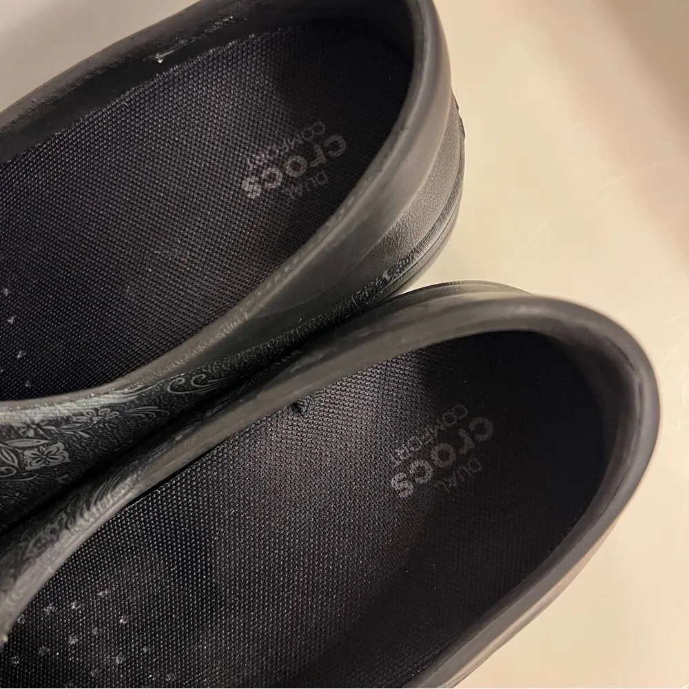 Crocs Neria Floral Print Clogs Womens Black Professional Slip-ons size 8 women’s - Image 3