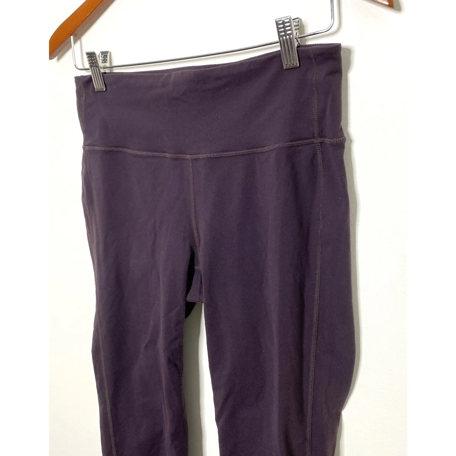 Athleta Maroon Chaturanga Capri Crop Leggings Stretchy Activewear Sz M - Image 5