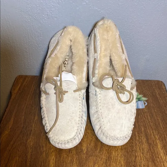 Australia  Cream Moccasin Slippers size 7 - Image 2