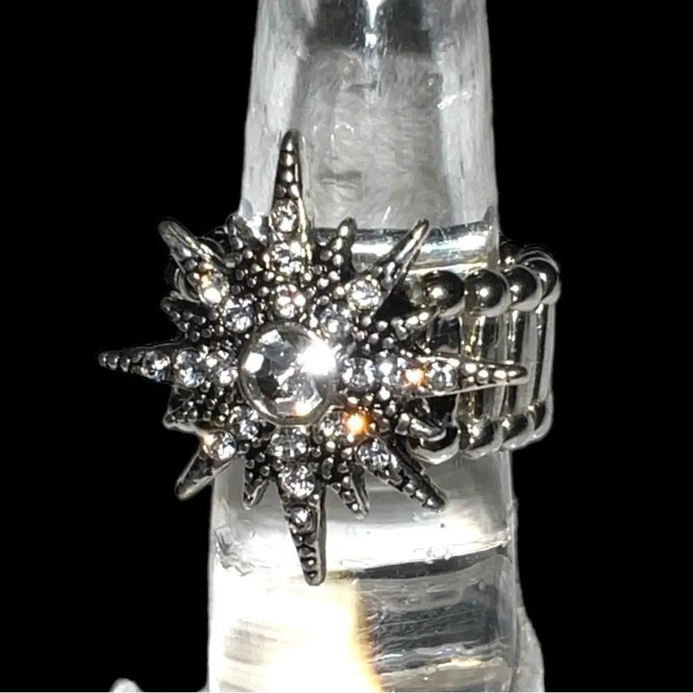 Pretty silver stretchy band starburst sparkling ring - Image 3