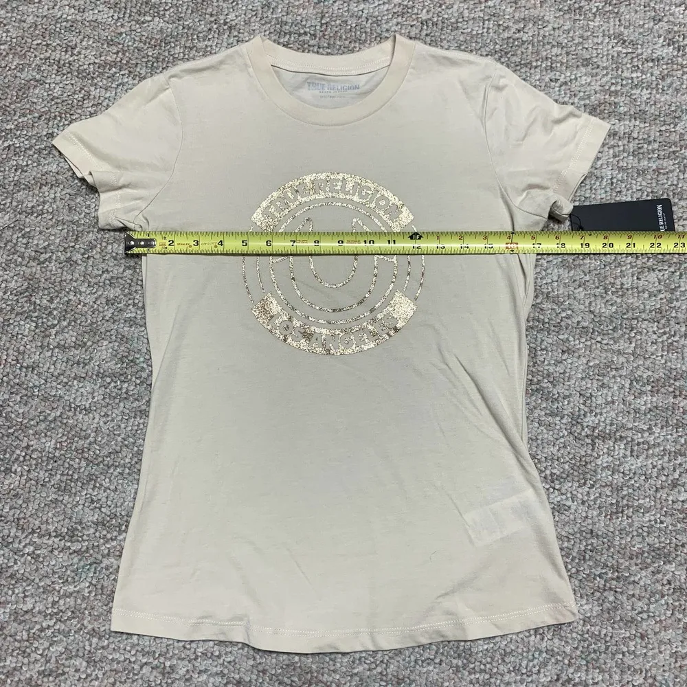 True Religion cream & gold logo t-shirt size S NWT - Image 11