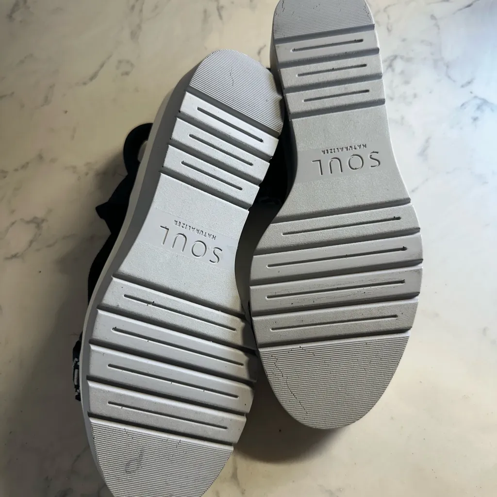 SOUL Naturalizer Black and White Wedge Sandals Size 9 - Image 9