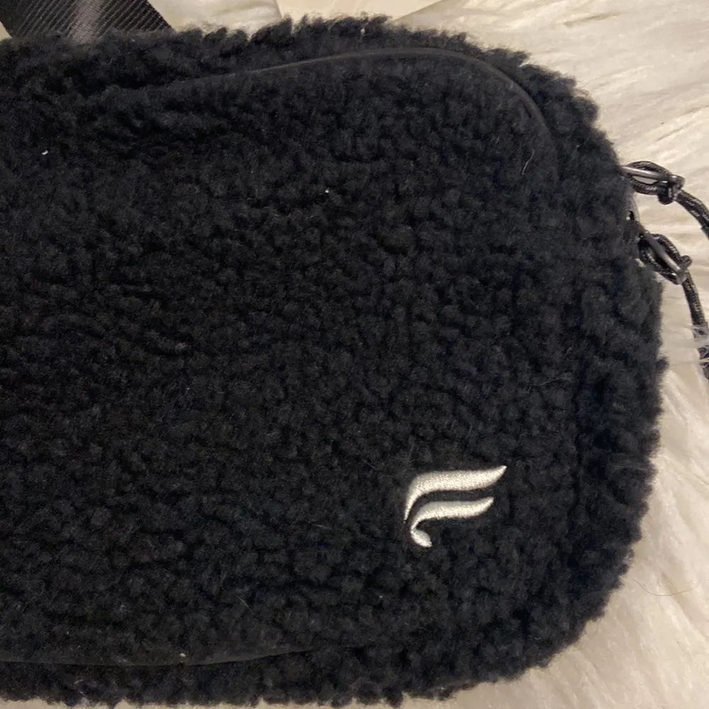 FABLETICS the belt bag teddy Black Sherpa Crossbody Bag brand new - Image 2