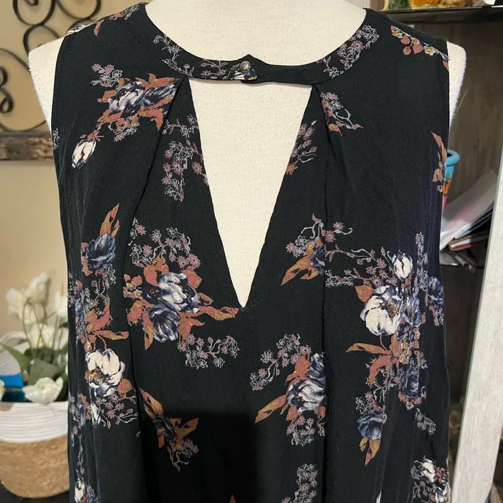 Free People Charcoal Floral V-Neck Tunic dress/Top M - Image 2