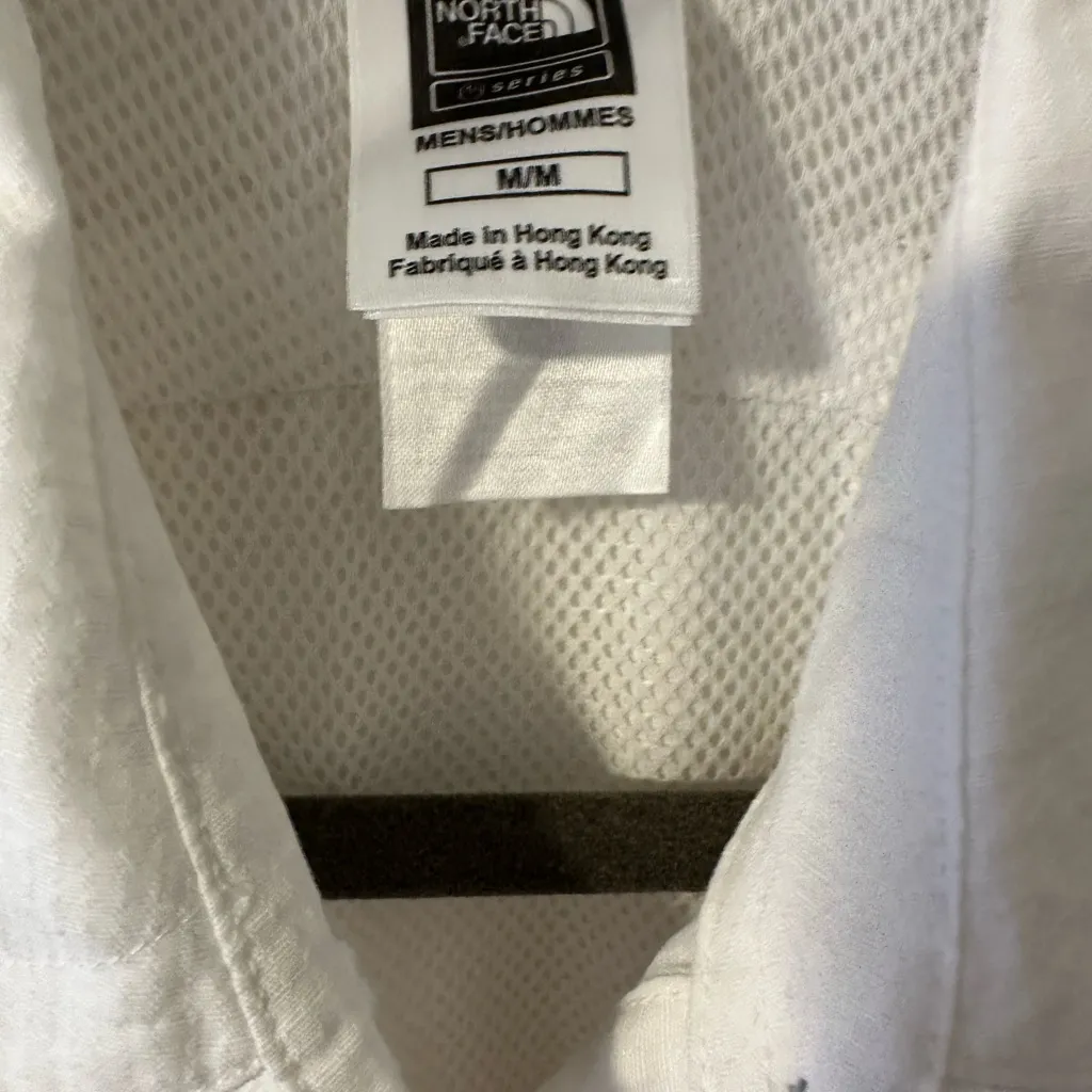 NorthFace women's size medium sleeveless hiking shirt - Image 2