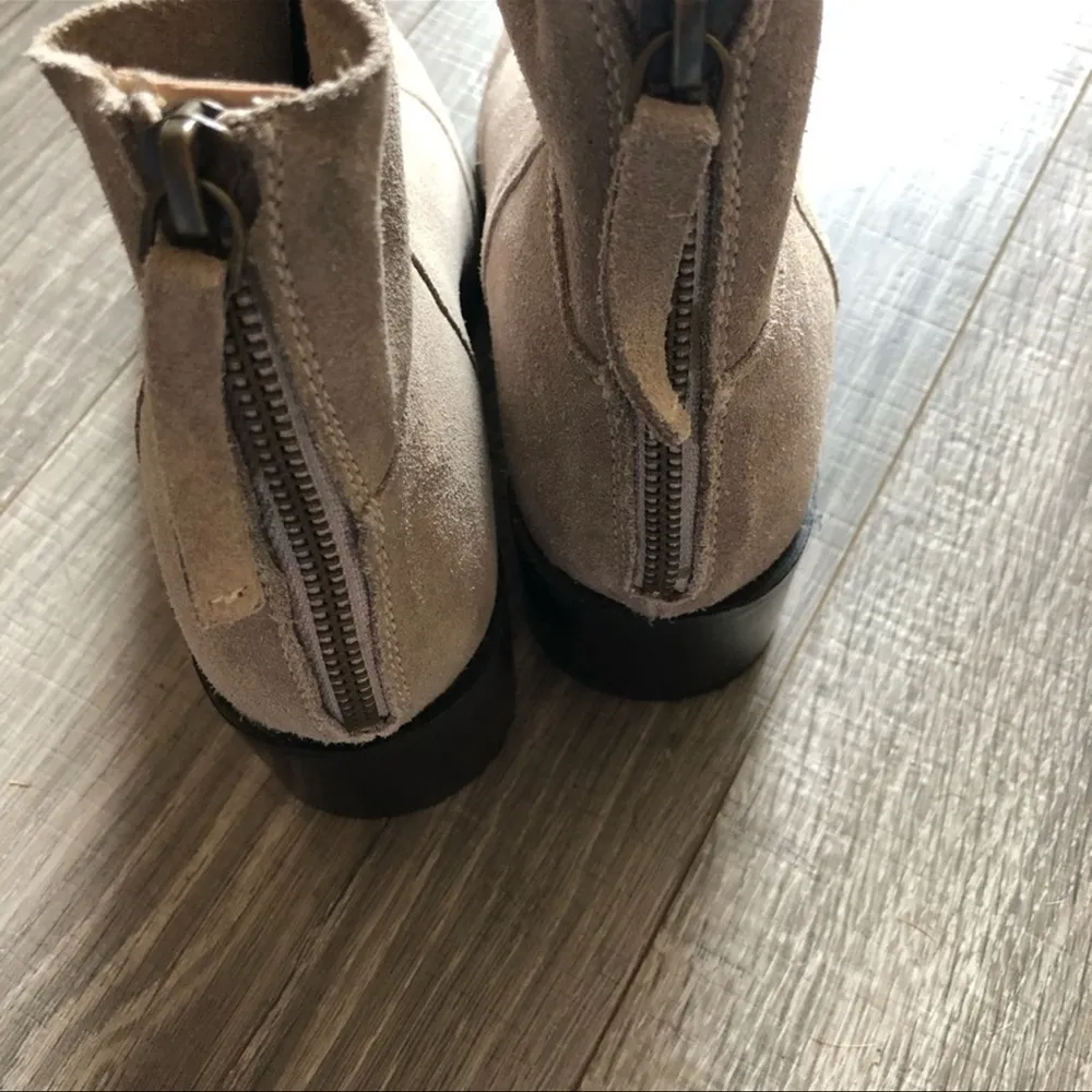 NWOB Black Suede Studio Tan Pointed Toe Ankle Boots Size 7 Brown - Image 8