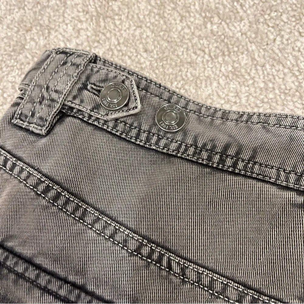 Guess shorts women NWT - Image 4