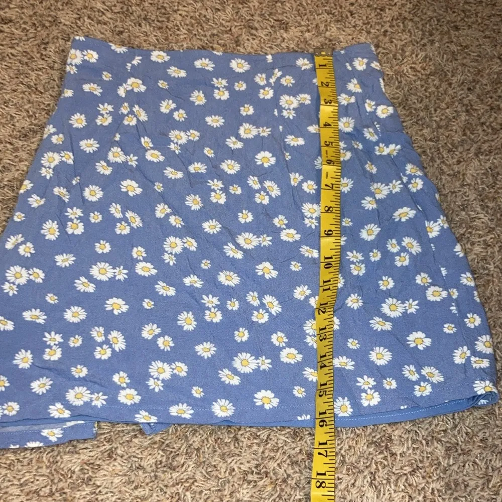 Hollister daisy print mini skirt sz S - Image 8
