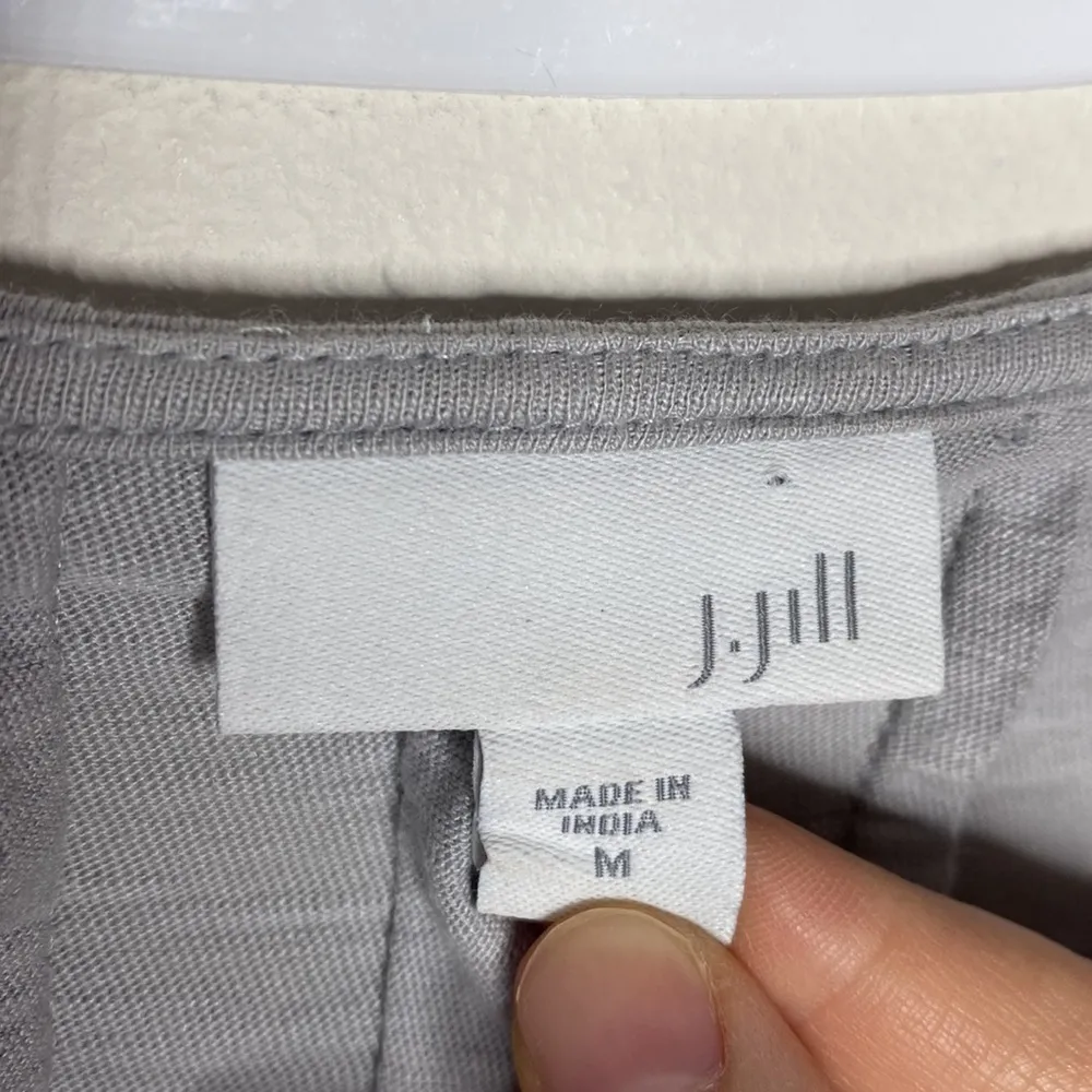 J Jill pale grey front floral eyelet tunic with pleated back yoke size M Gray Size M - Image 9