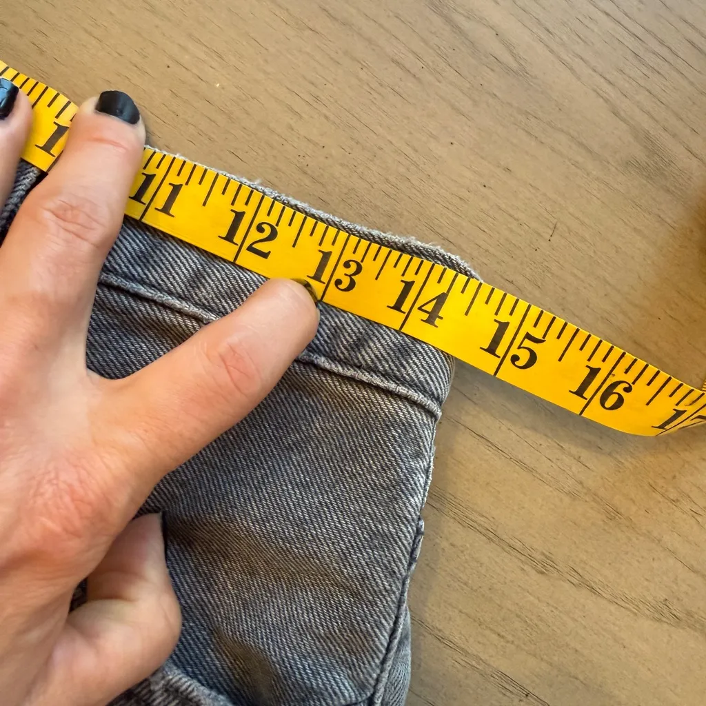 Levi’s 501 Distressed Gray Denim Shorts 28 - Image 10