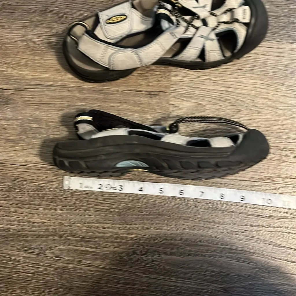 Keen Women's Closed Toe Sandals - light blue/grey w/black sole.  Size 6 - Image 12