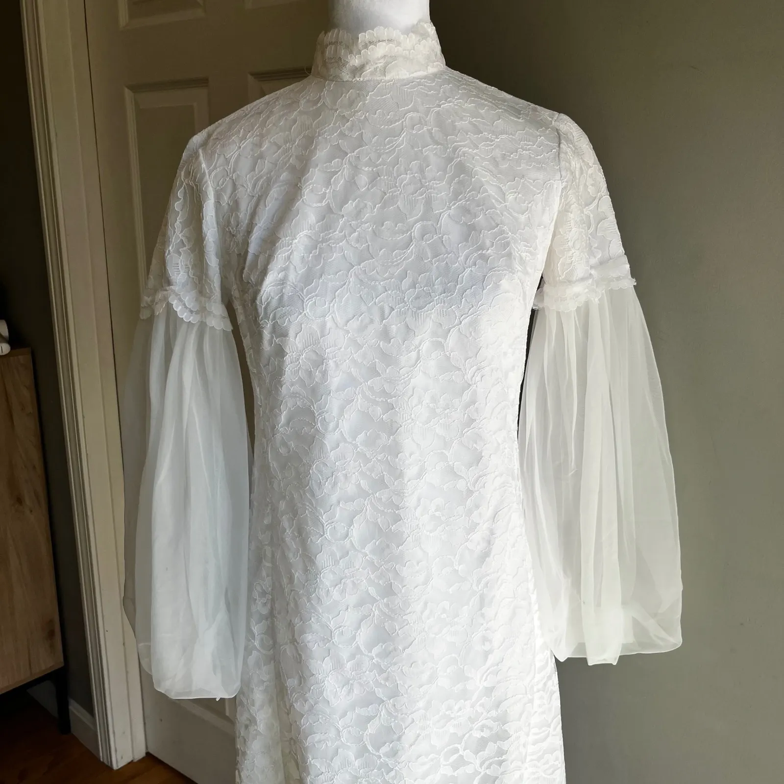 Vintage Style Wedding Lace Bishop Sleeve High Neck Formal Bridal Gown Small White - Image 2