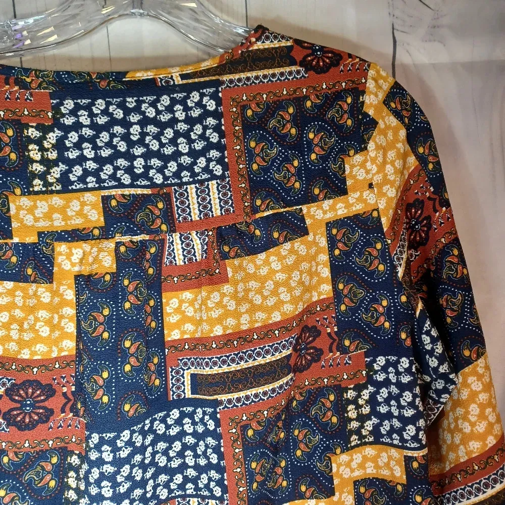 Rue21 paisley lightweight long sleeve shirt - Image 8