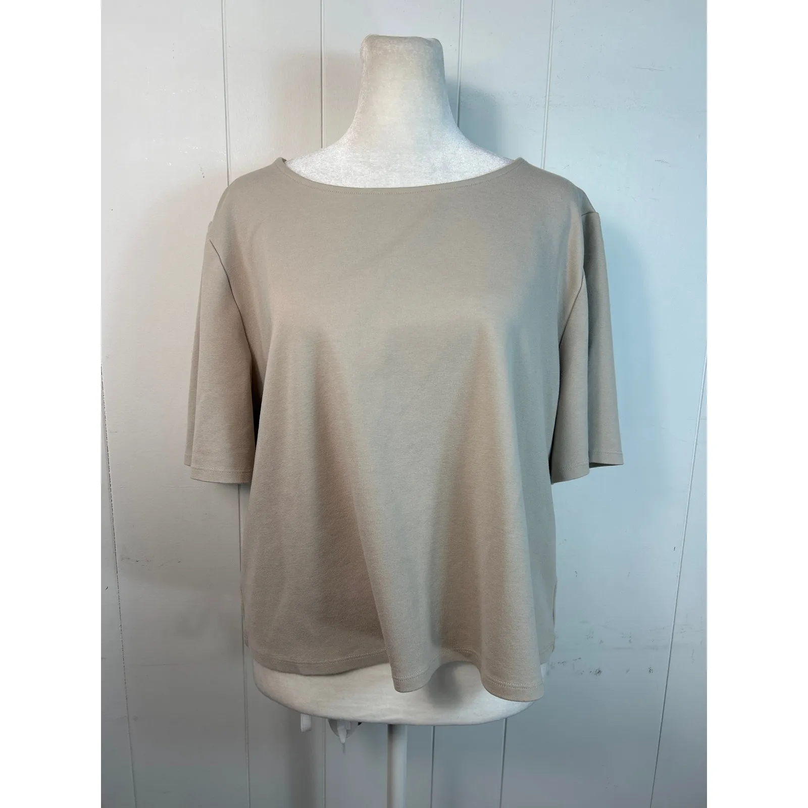 Quince Ultra-Stretch Ponte Short Sleeve Top In Ecru. Size XL - Image 2