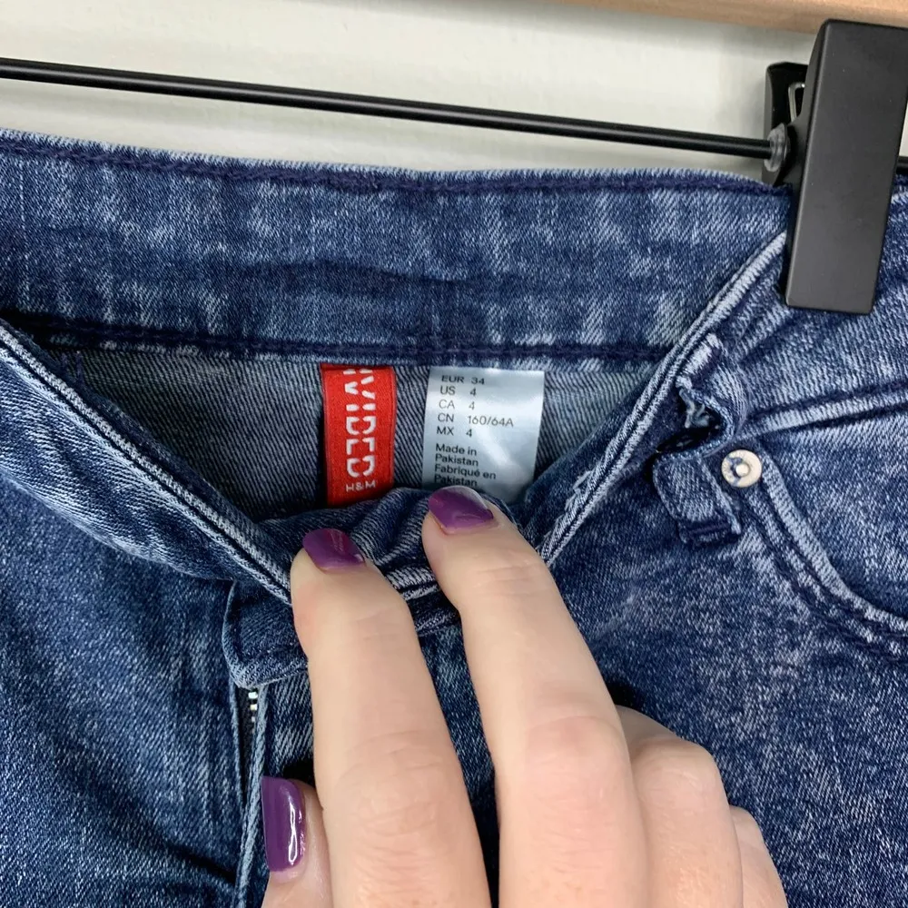 H&M Divided Distressed Demin Shorts 4 - Image 5