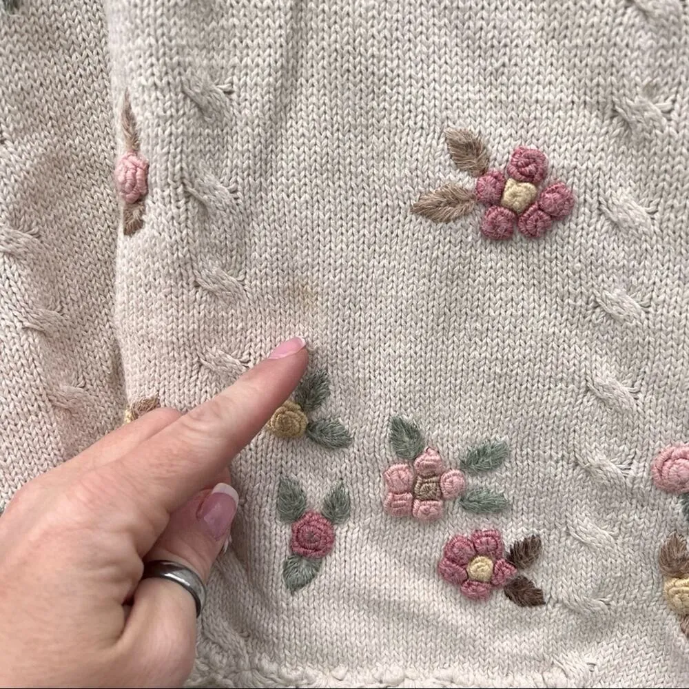 Vintage knit cream sweater with floral rosettes and crochet collar Pink Size L - Image 6
