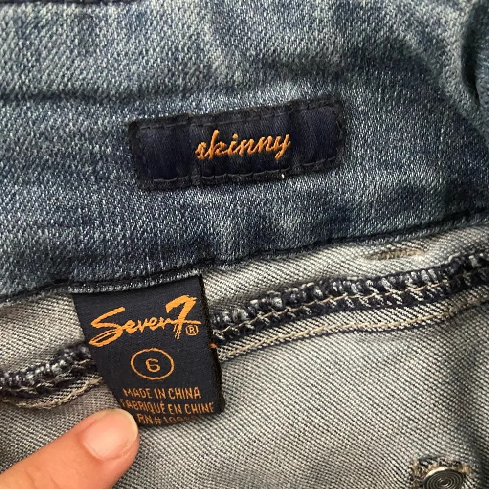 Seven7 size 6 skinny jeans. - Image 4