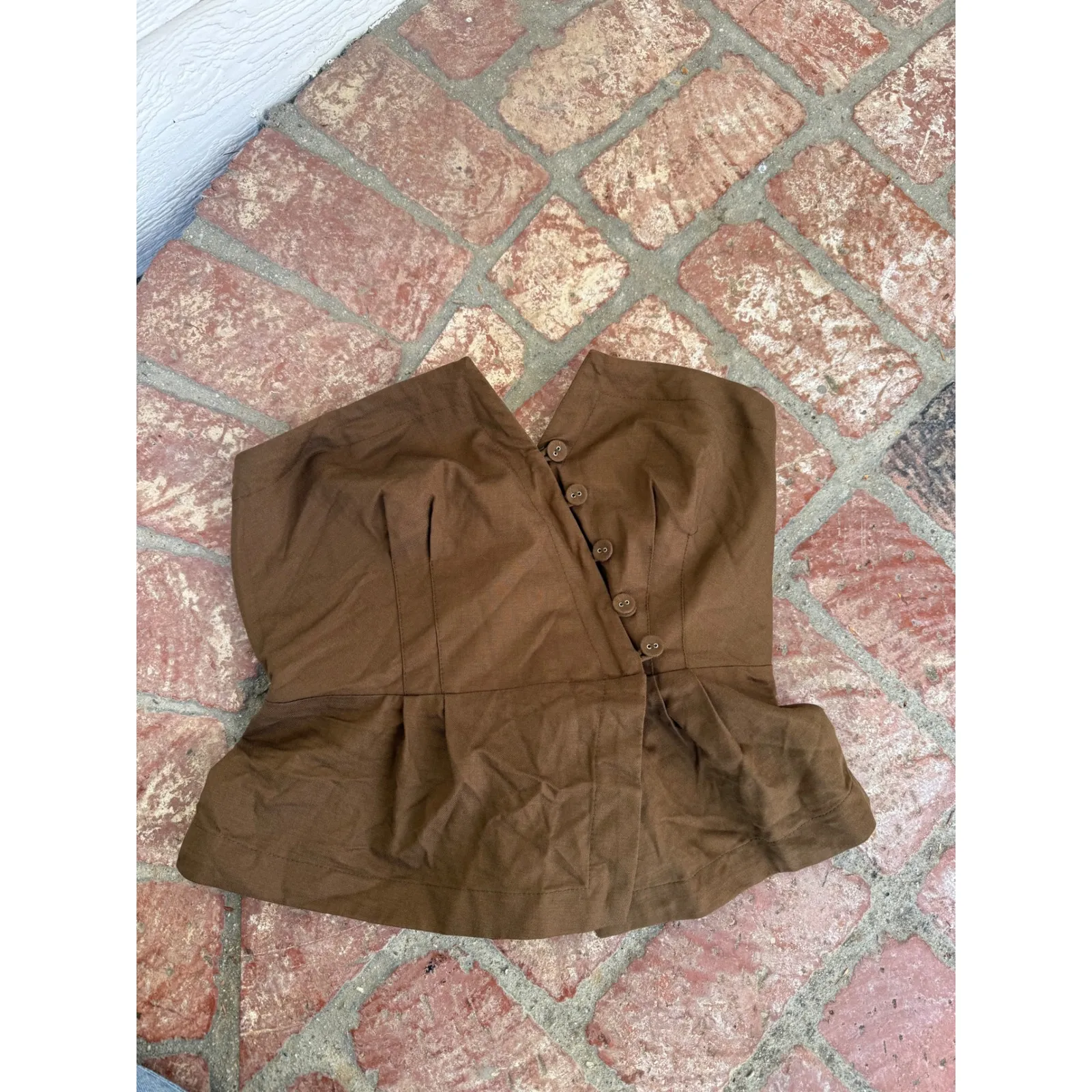 Free People Brown Sleeveless Top Asymmetrical Button Ruched Back Size‎ Small NWT - Image 2