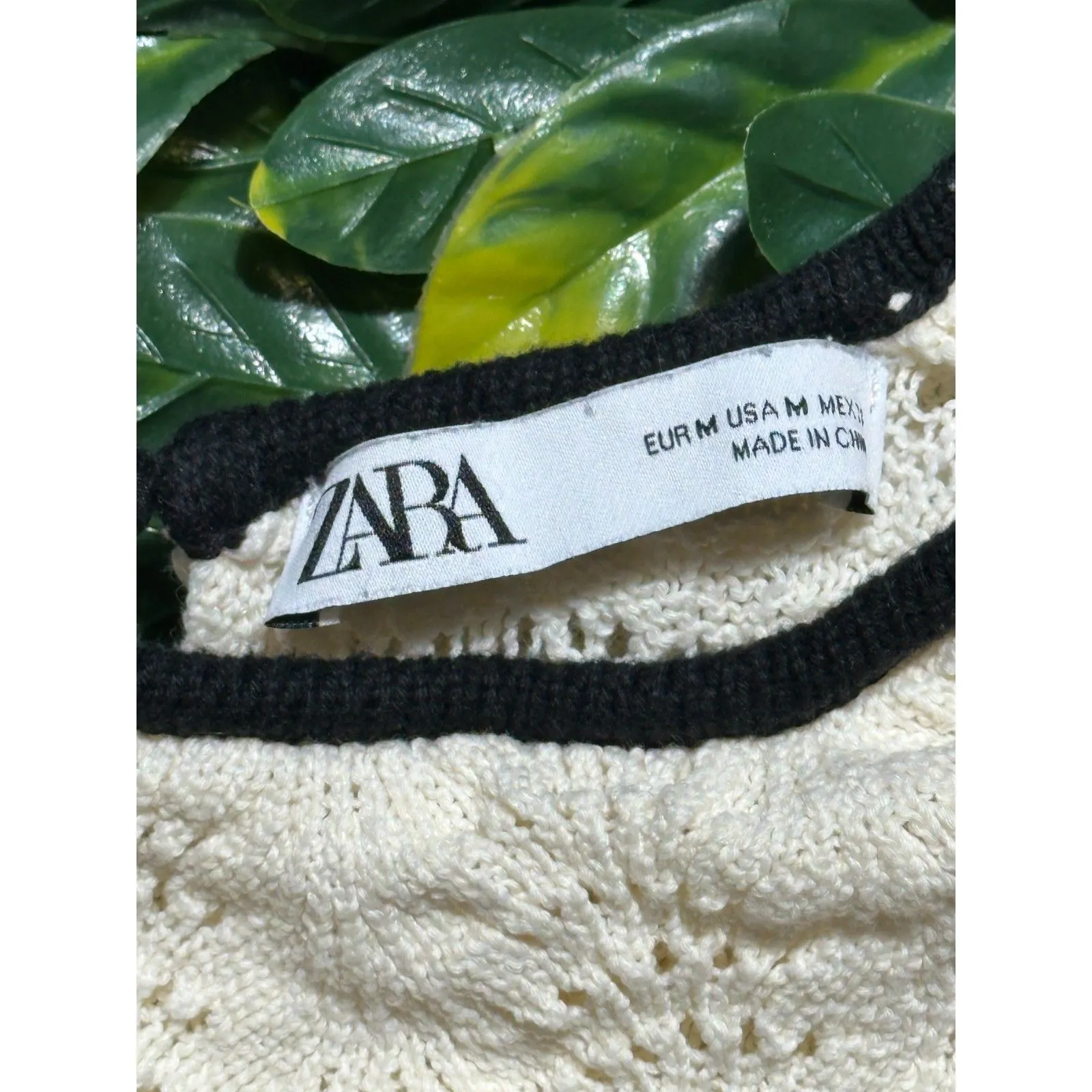 ZARA  Cottagecore Crochet Cream Ruffled Sleeveless Top Size Medium - Image 5