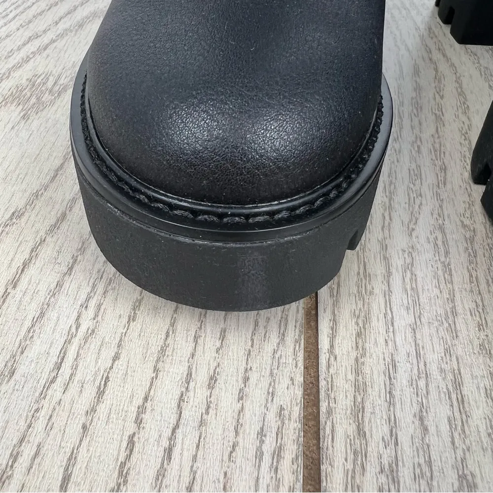 Bar III Women's Versuz Sock Top Lug-Sole Booties 7M Black Faux Leather $90 - Image 4