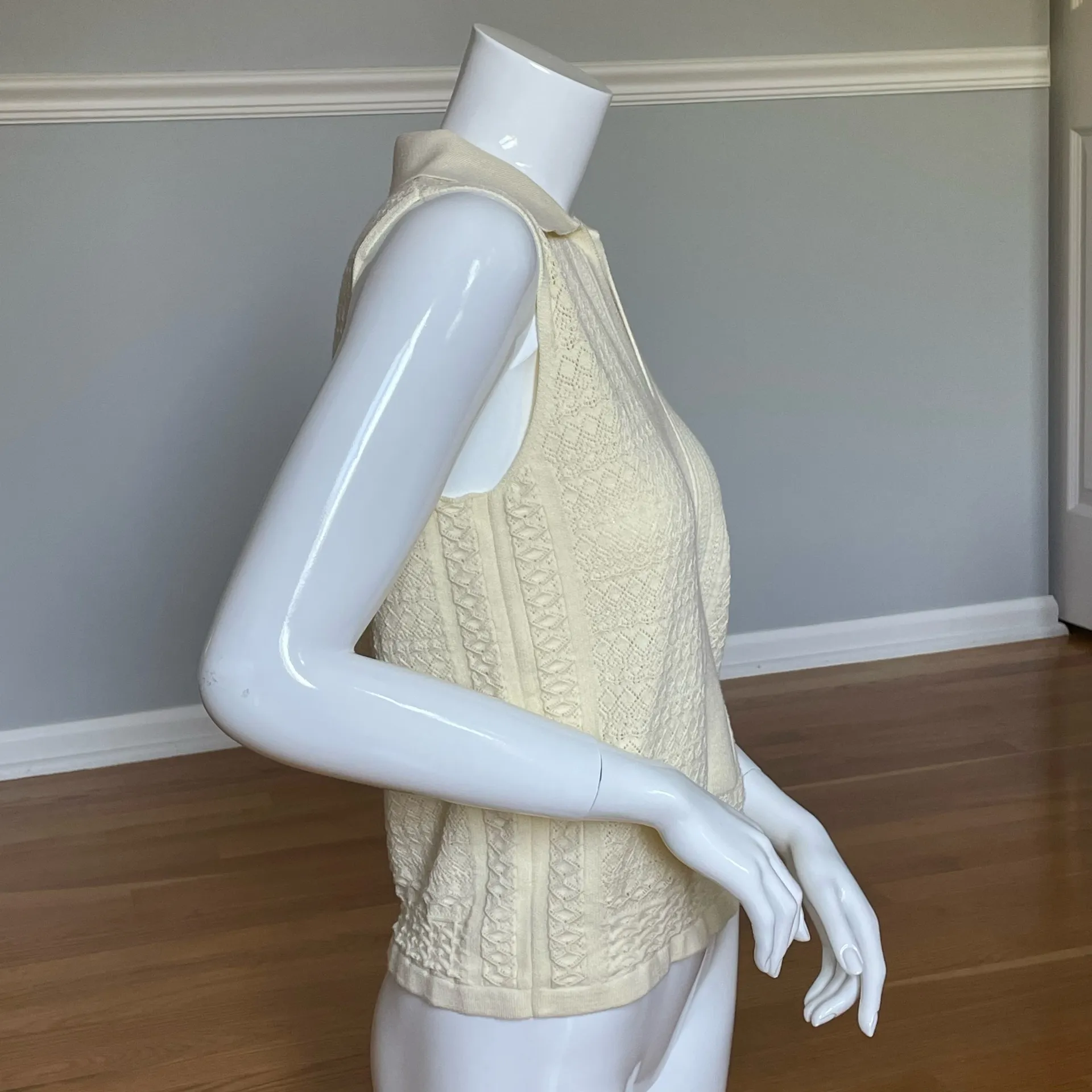 Elie Tahari Women’s Sleeveless Knit Collared Top Size M Butter Yellow Textured V-Neck - Image 2