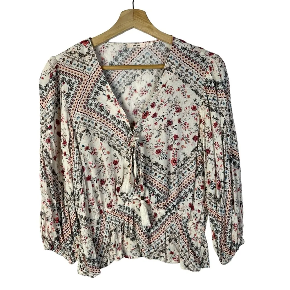 Francesca's Mi Ami Catelyn White Red Lace Up Tile Print Blouse XS - Image 3
