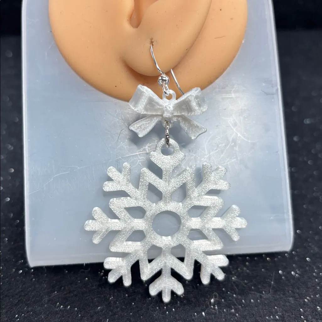 ❄️🤍 White Snowflake Earrings with Bow | Silver Tone Accents ✨ - Image 2