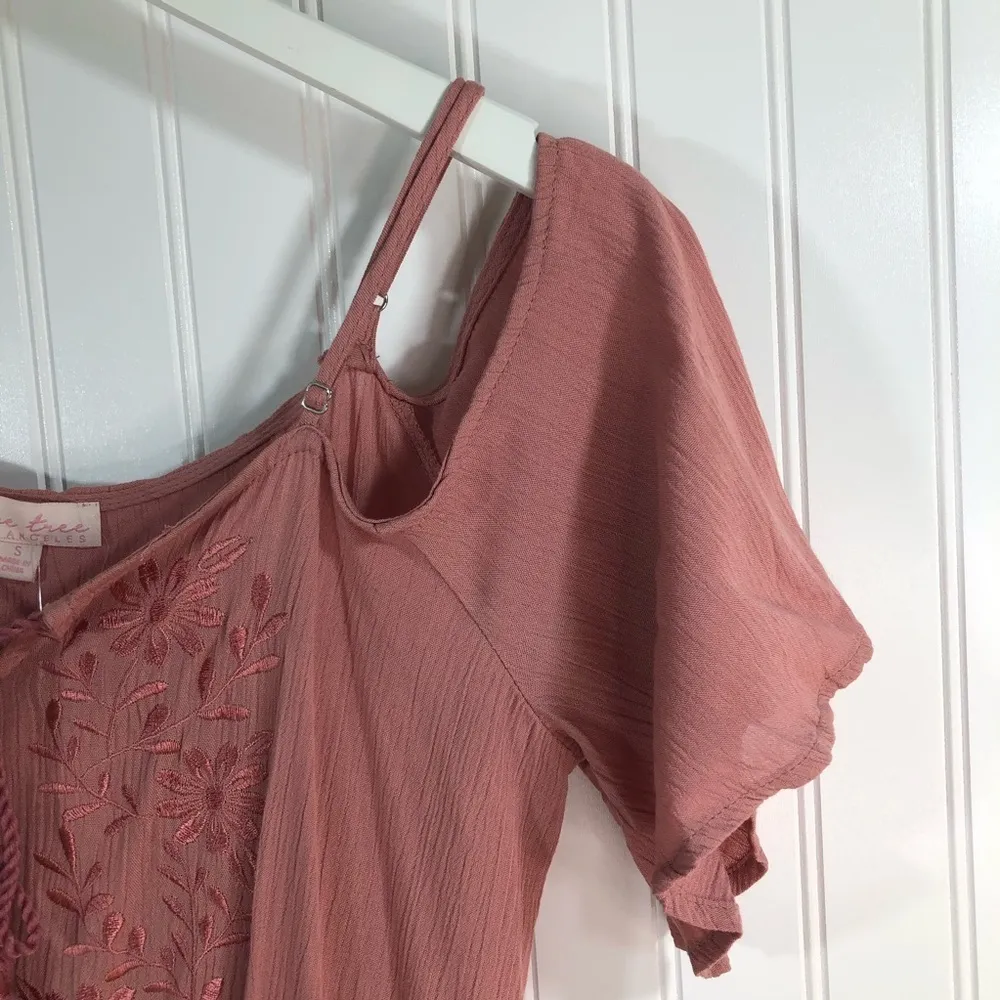 Junior’s Cold Shoulder Romper Size Small - Image 3