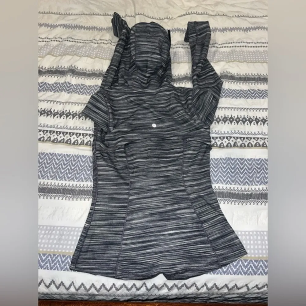 Lululemon‎ Hooded Define Jacket *Nulu
Size 6 - Image 6