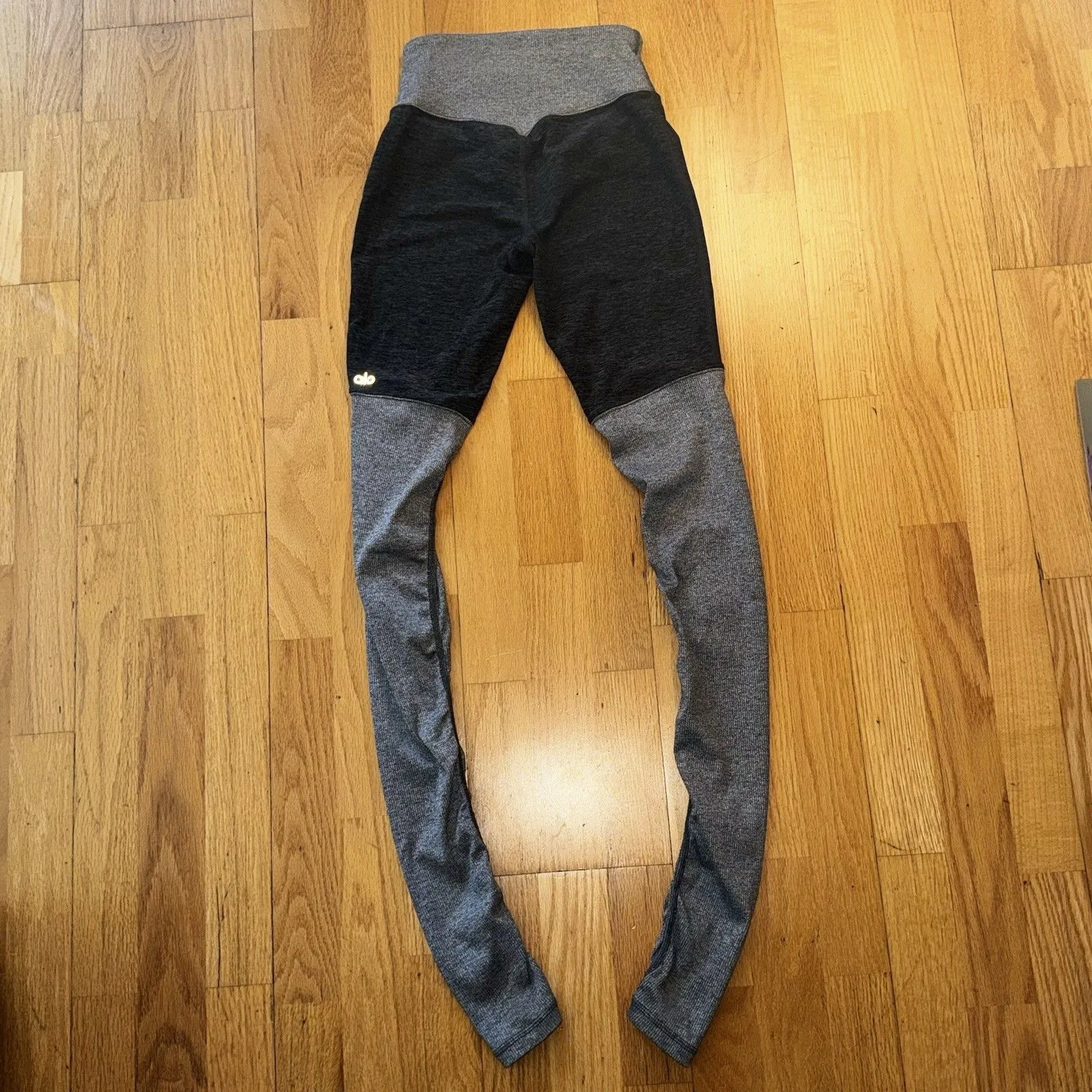 Alo Yoga High-Waisted Goddess Leggings Gray Black XS EUC Athleisure Sculpt Lift - Image 2