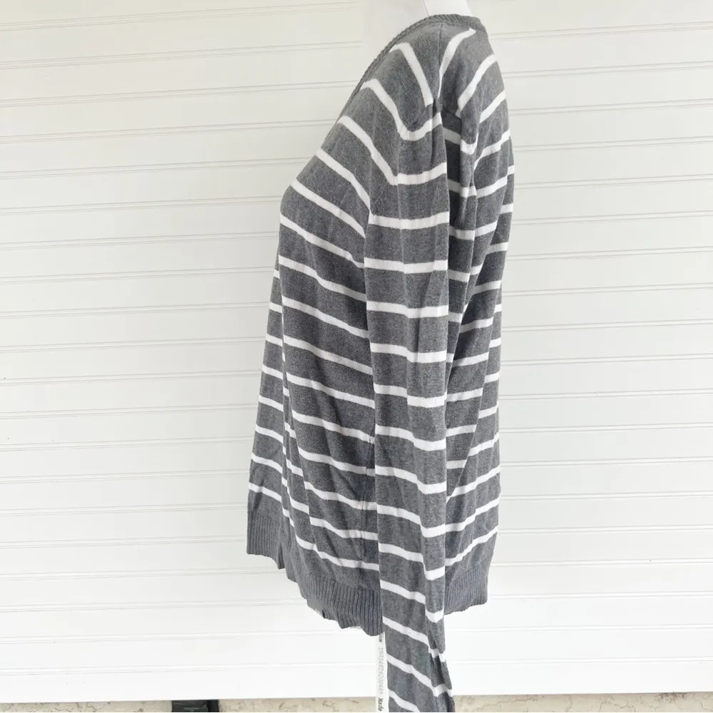 Aeropostale Gray & White Stripe Long Sleeve V-Neck Knit Sweater size L - Image 2