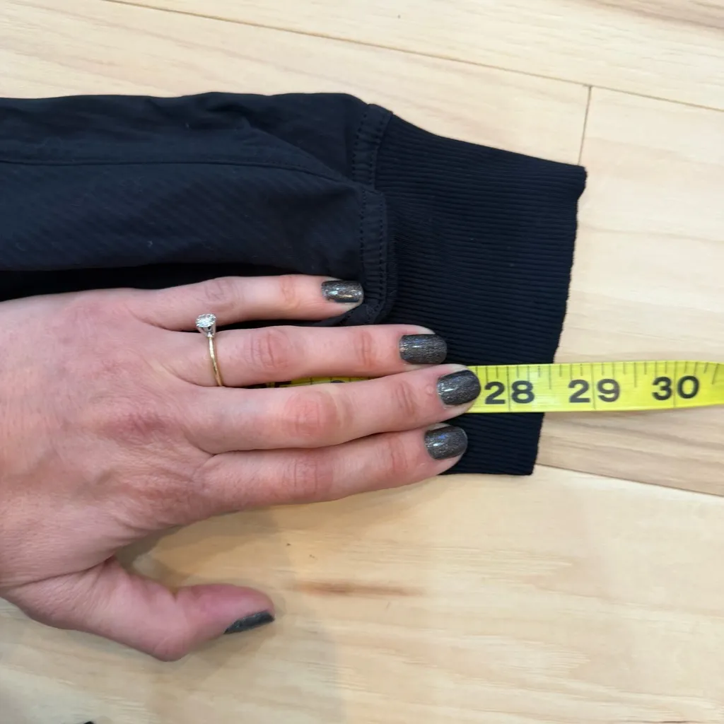 Lululemon sz 4 black joggers with pockets #athleisure #activewear #joggers - Image 5
