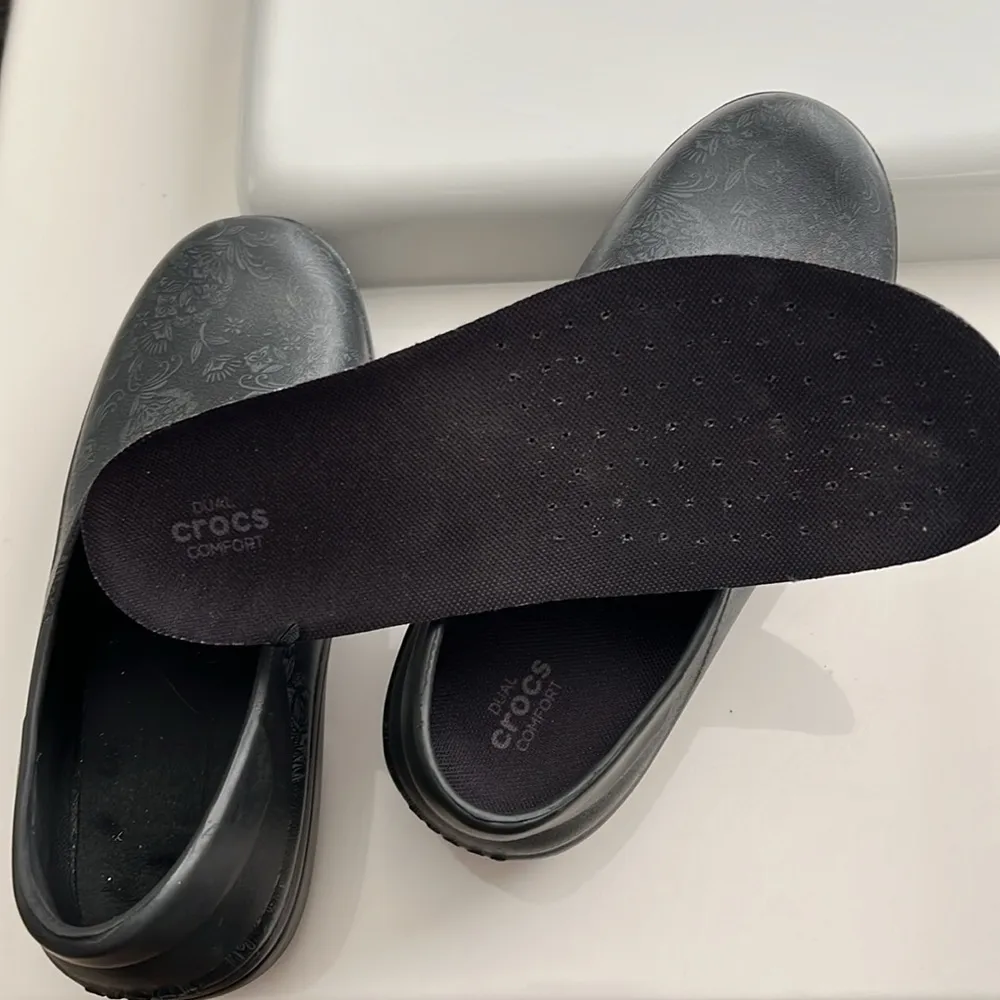 Crocs Neria Floral Print Clogs Womens Black Professional Slip-ons size 8 women’s - Image 6