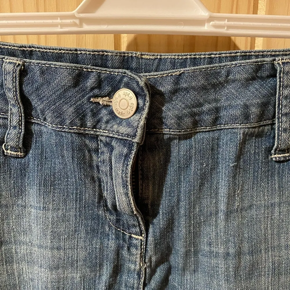 Apt 9 knee length denim skirt size 6 - Image 4