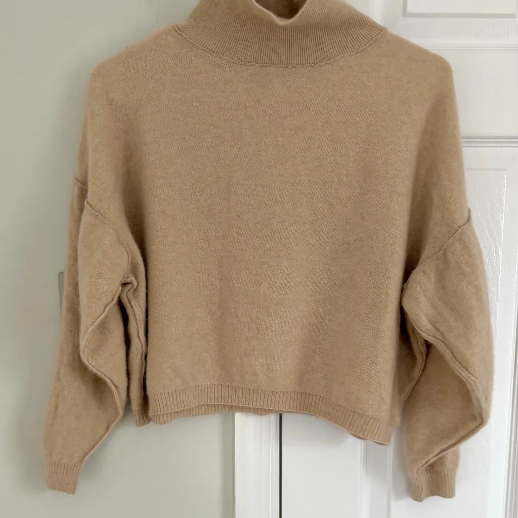 Free People 100% Cashmere Sweater Womens XS Beige Turtleneck Crop So Low So High - Image 5