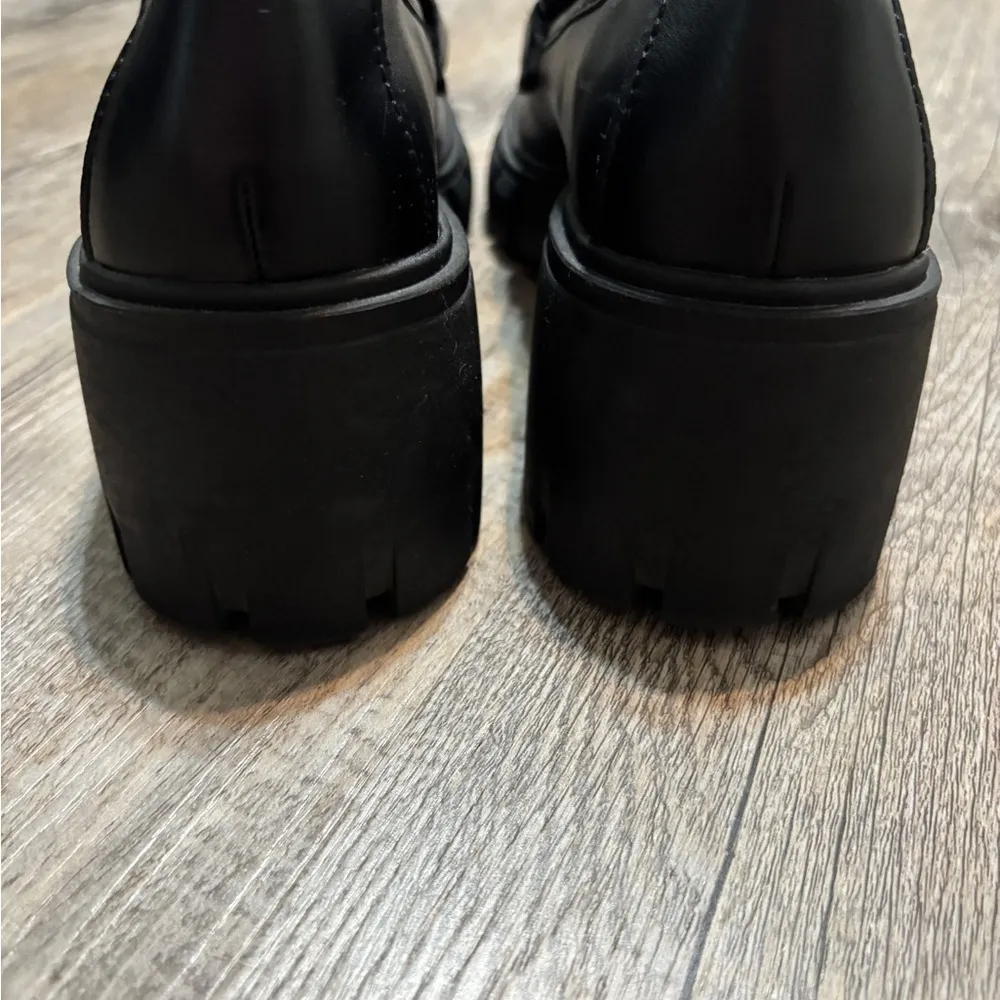 Madden Girl lug sole goth chain loafers Black - Image 6