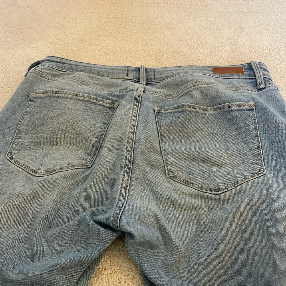 Abercrombie and Fitch Harper Ankle Straight Leg Stretch Distressed jeans size 8R - Image 10