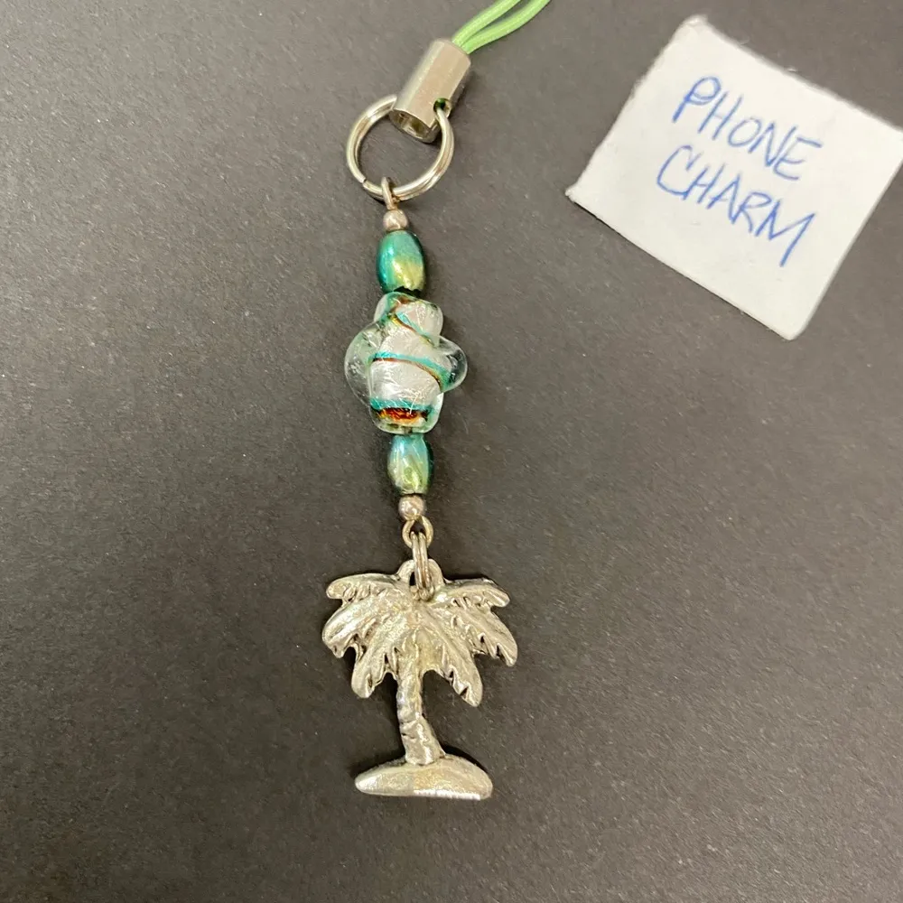 Palm tree beaded phone charm / keychain / bag accessory - Image 2
