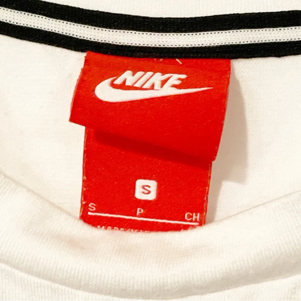 NIKE WOMEN'S Small SPORTSWEAR ESSENTIAL CROPPED LOGO T-SHIRT - Image 4