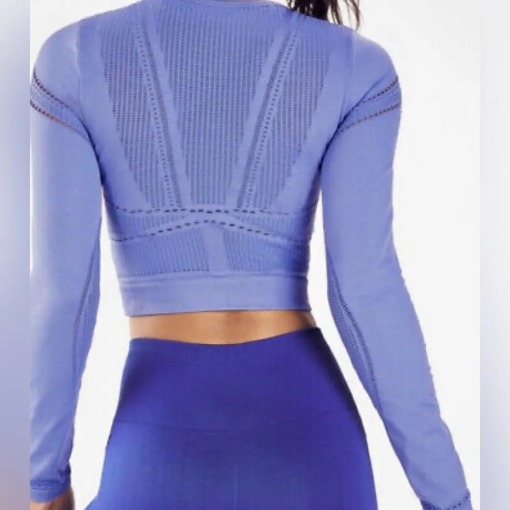 🌟HOST PICK 🌟Fabletics Blue Seamless Jaymee Mesh Long Sleeve Crop Top Sz Medium - Image 2