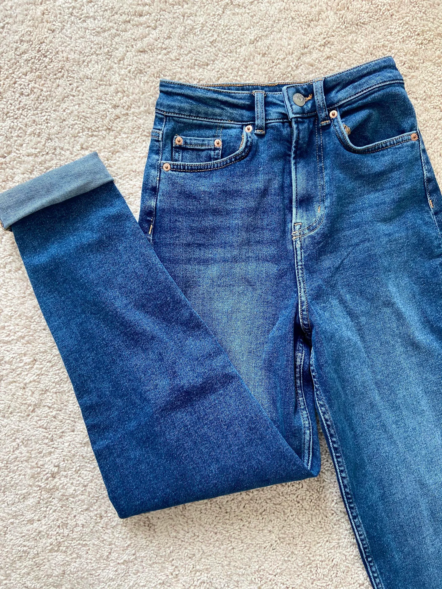 H&M Highwasted Mom Jeans - Image 3