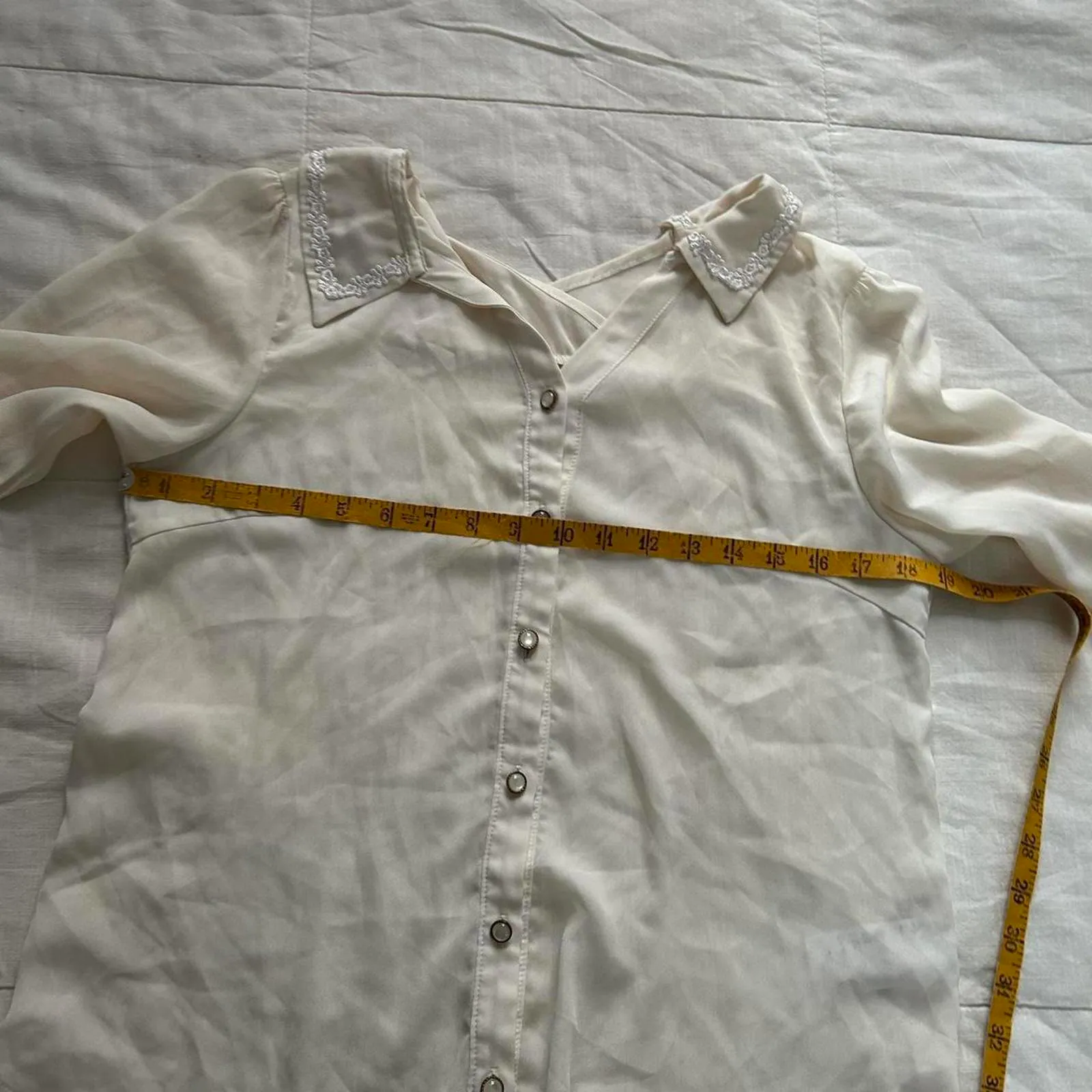 Axes Femme White lace collar blouse with cute buttons and bow detail sleeves Size M - Image 5