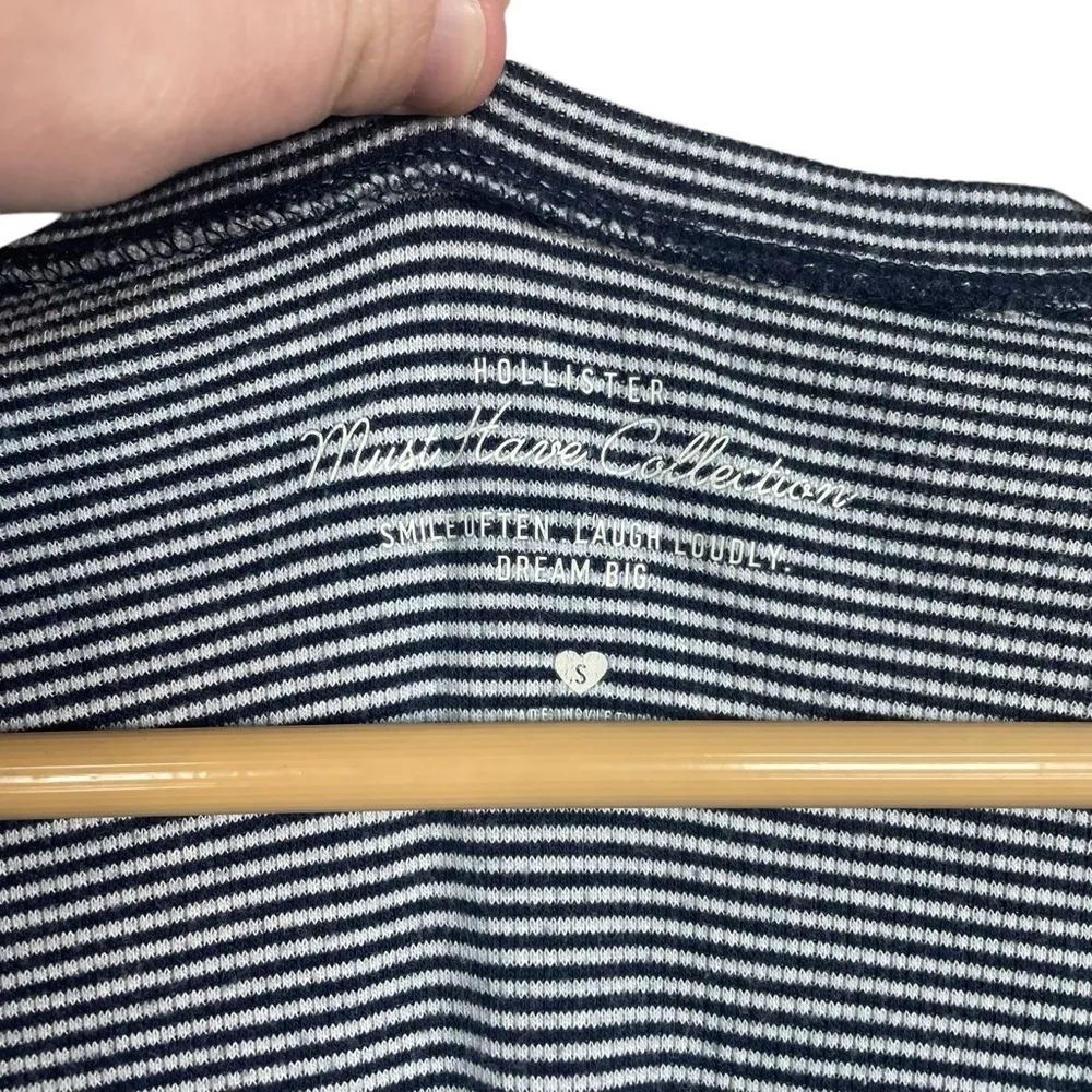 Hollister Ribbed Scoop Neck Striped Lettuce Hem Top in Navy/Ivory Size S - Image 6